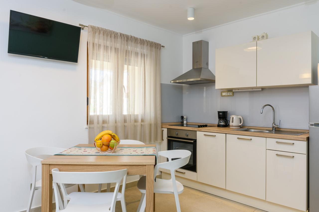 Apartmani Marko I Ana Маріна Екстер'єр фото