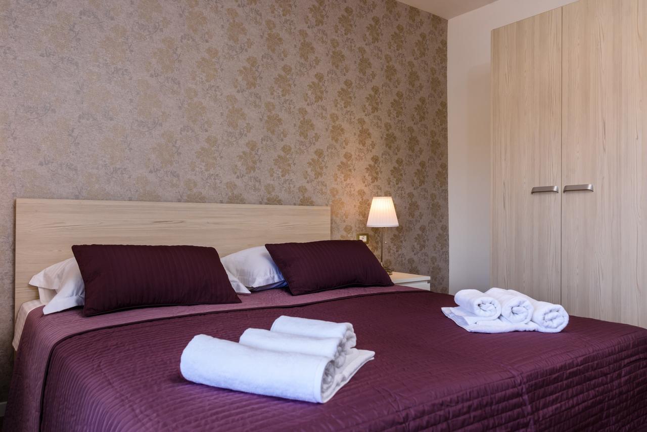 Apartmani Marko I Ana Маріна Екстер'єр фото