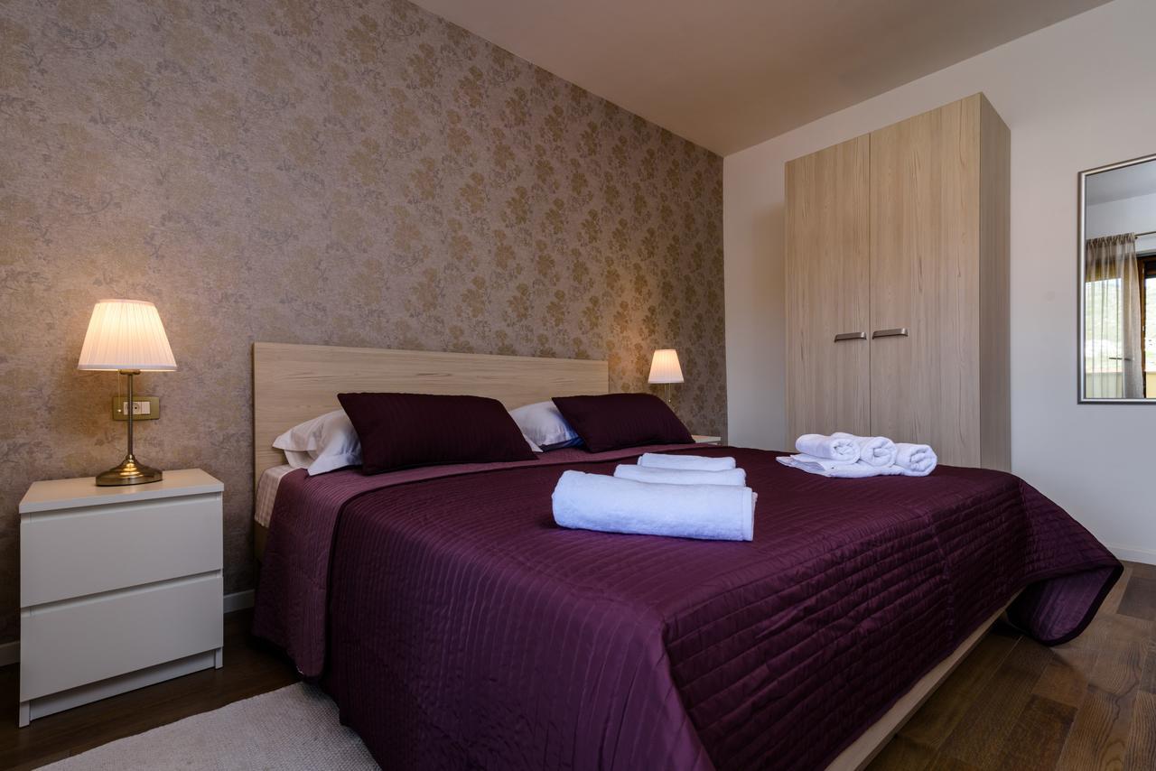 Apartmani Marko I Ana Маріна Екстер'єр фото