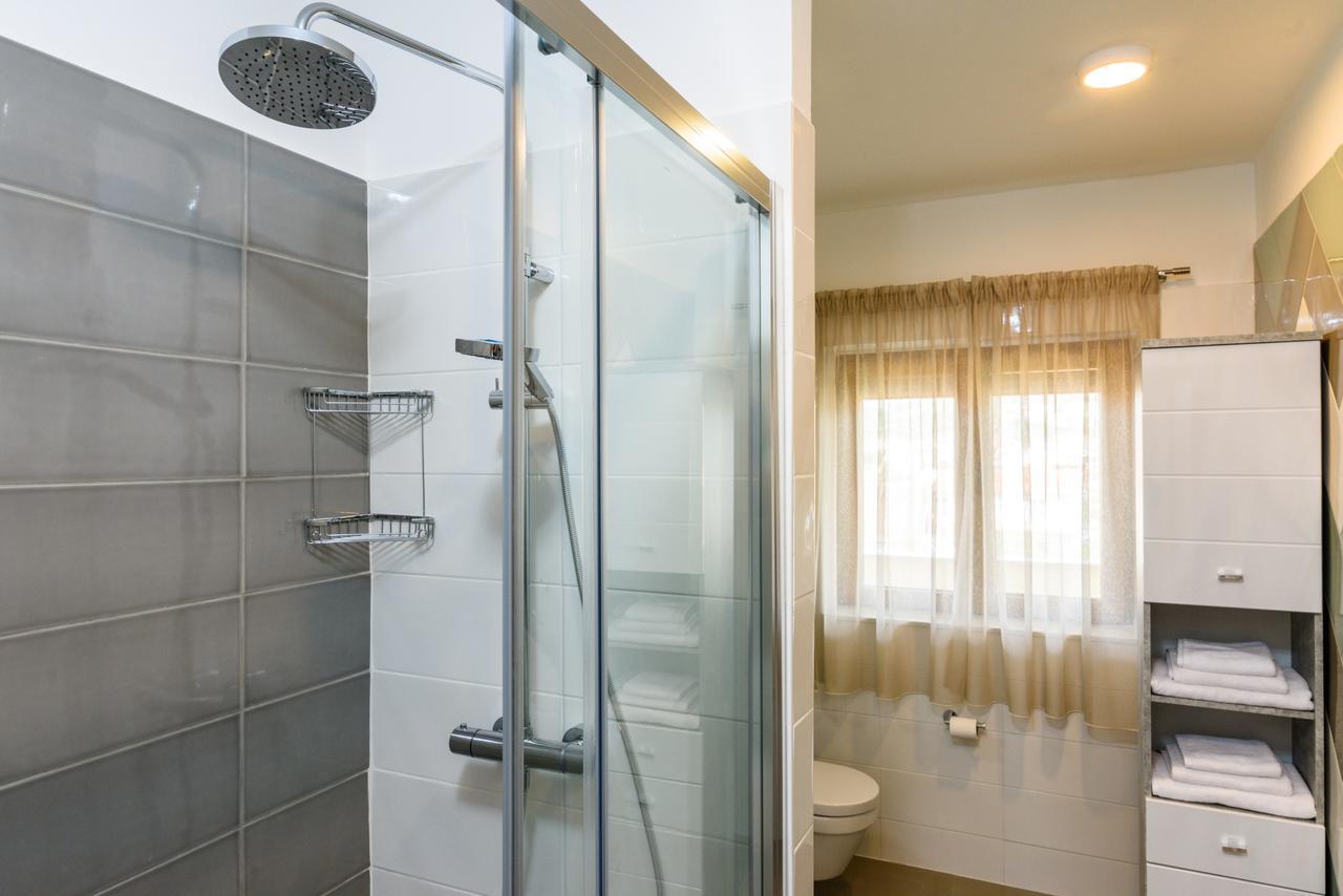 Apartmani Marko I Ana Маріна Екстер'єр фото