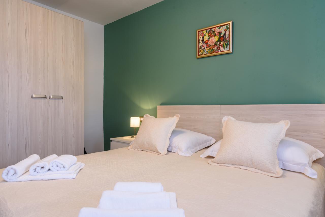 Apartmani Marko I Ana Маріна Екстер'єр фото
