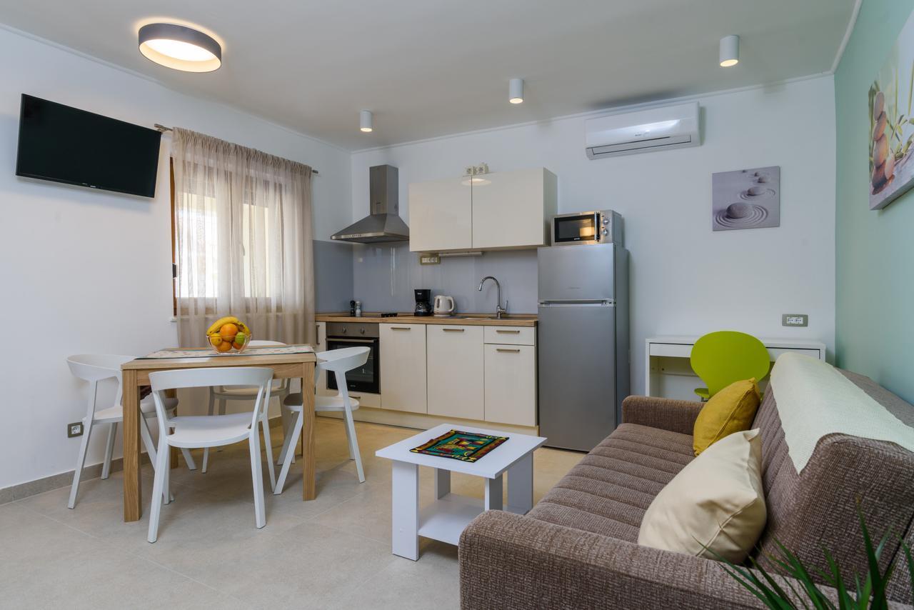 Apartmani Marko I Ana Маріна Екстер'єр фото