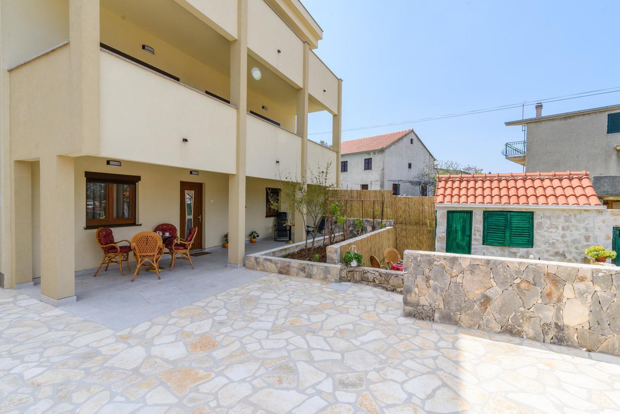 Apartmani Marko I Ana Маріна Екстер'єр фото