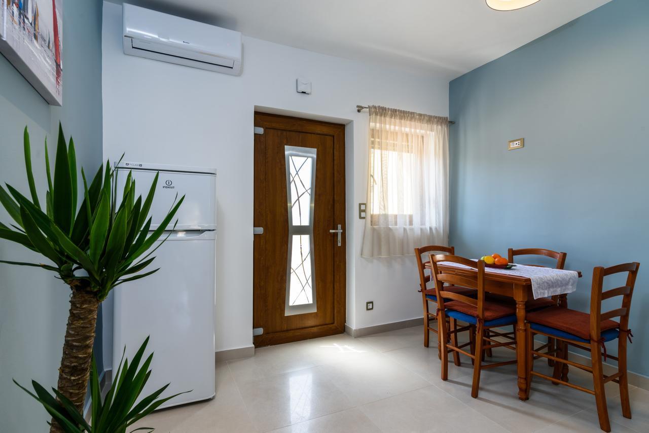 Apartmani Marko I Ana Маріна Екстер'єр фото