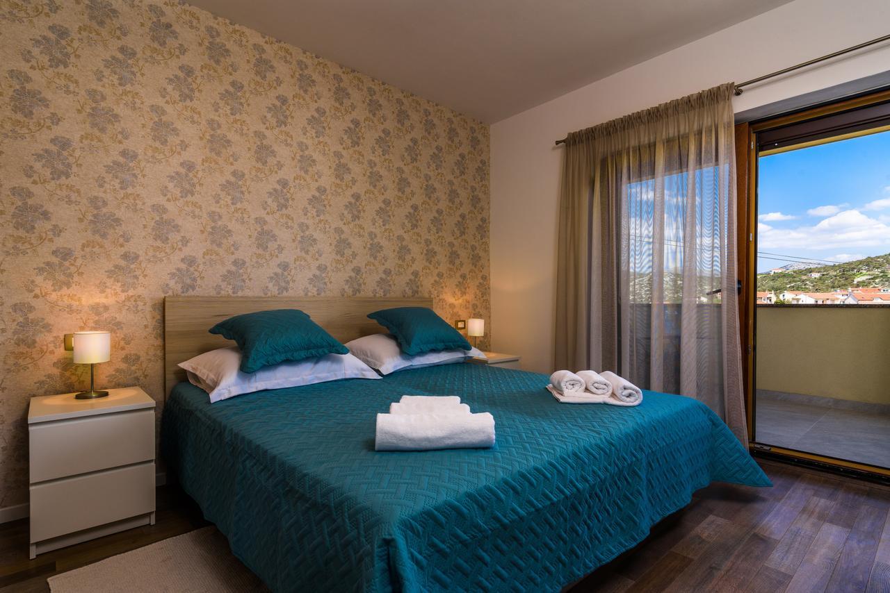 Apartmani Marko I Ana Маріна Екстер'єр фото