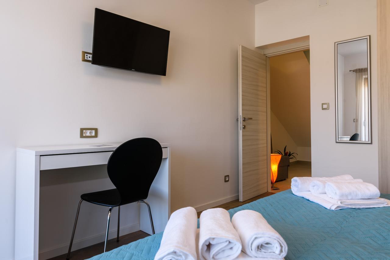 Apartmani Marko I Ana Маріна Екстер'єр фото