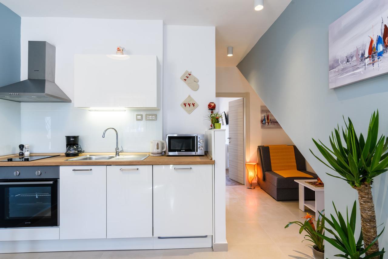 Apartmani Marko I Ana Маріна Екстер'єр фото