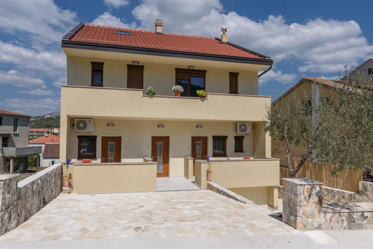 Apartmani Marko I Ana Маріна Екстер'єр фото