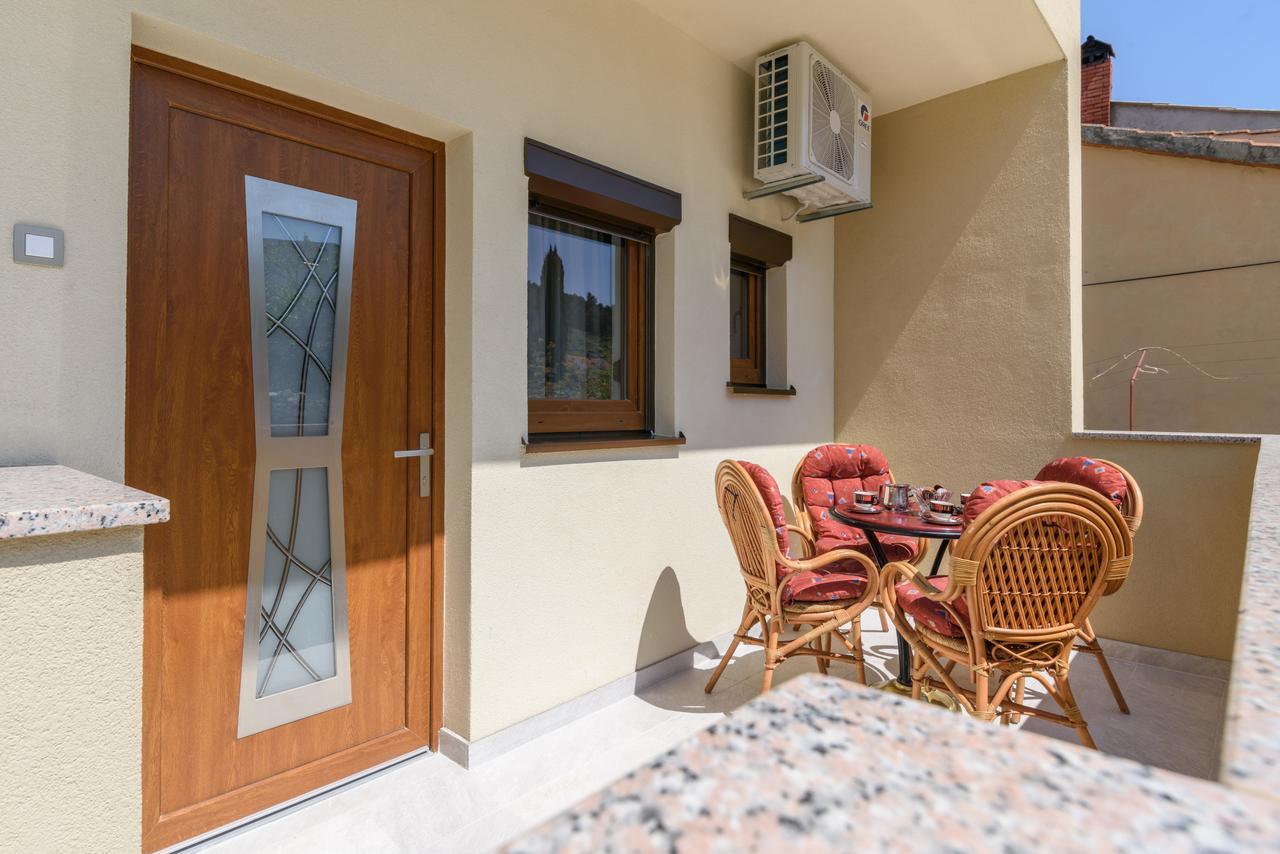 Apartmani Marko I Ana Маріна Екстер'єр фото
