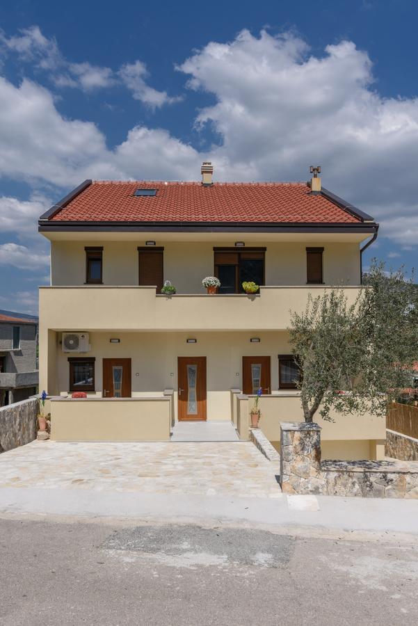 Apartmani Marko I Ana Маріна Екстер'єр фото